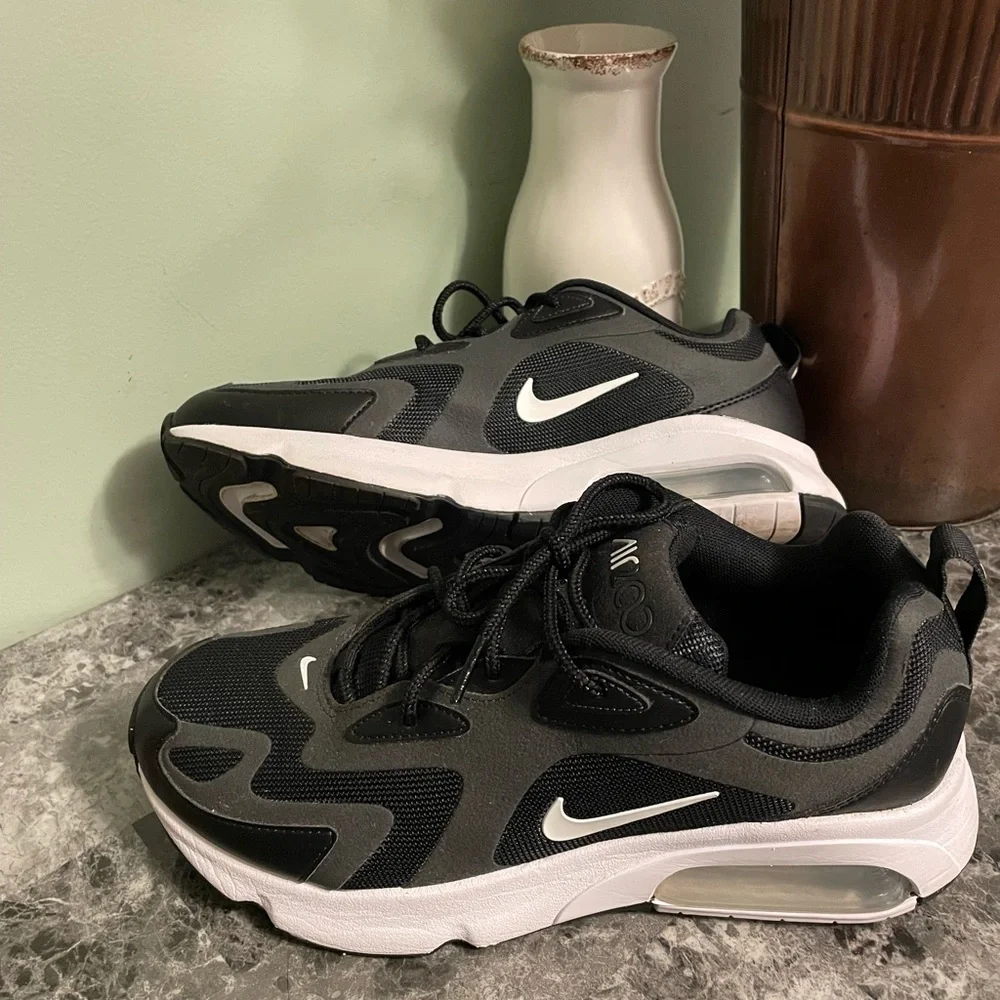 Black and White‎ Nike Air Max Youth Size 7